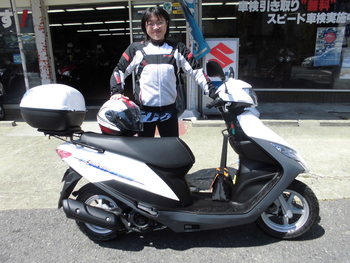White さま カワサキより2025年9月1日に「Ninja ZX-4R SE」「Ninja ZX-4RR