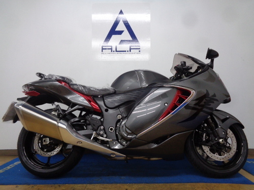スズキ 隼 (215.6万円)