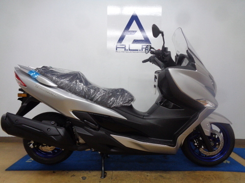 スズキ バーグマン400 (74.8万円)