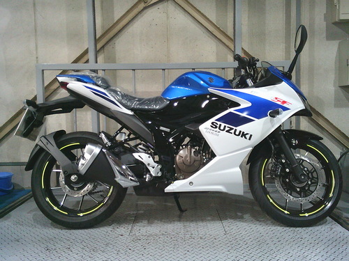 スズキ ジクサーSF250