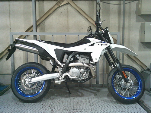スズキ DR-Z4SM