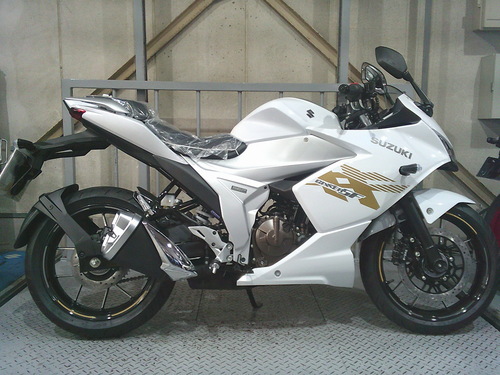 スズキ ジクサーSF250