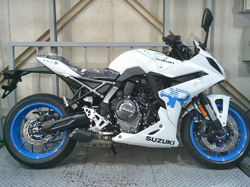 スズキ GSX-8R 価格: ASK