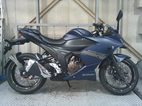 スズキ ジクサーSF250